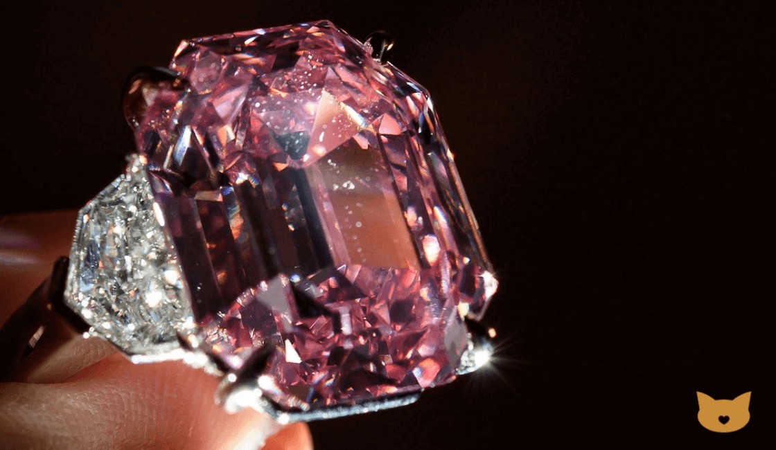 1. Anillo de diamante rosado perfecto (Valorizado en 23 000 000 USD)