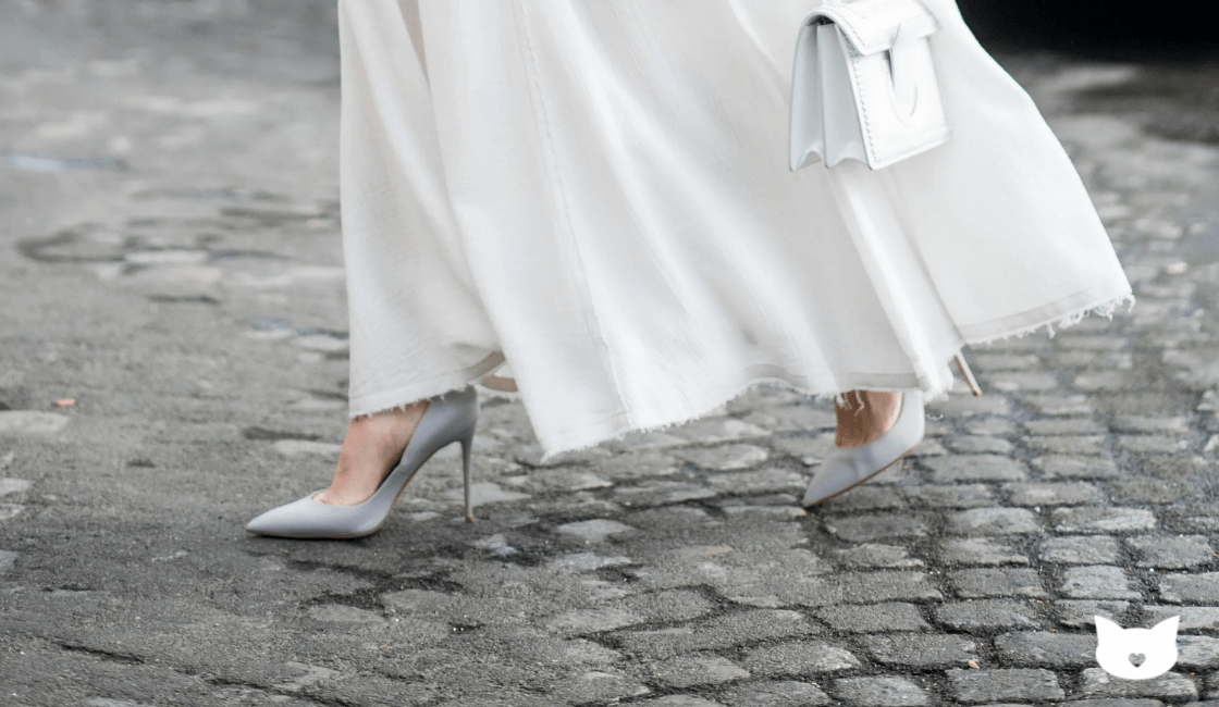 Unos zapatos que hagan match con tu vestido - Stilettos blancos